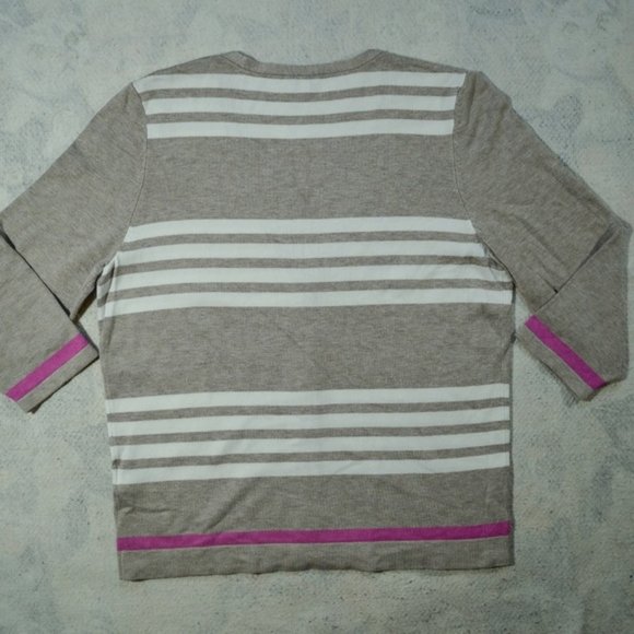 Leo & Nicole Gray White Pink Button-Front V-Neck - Picture 5 of 7